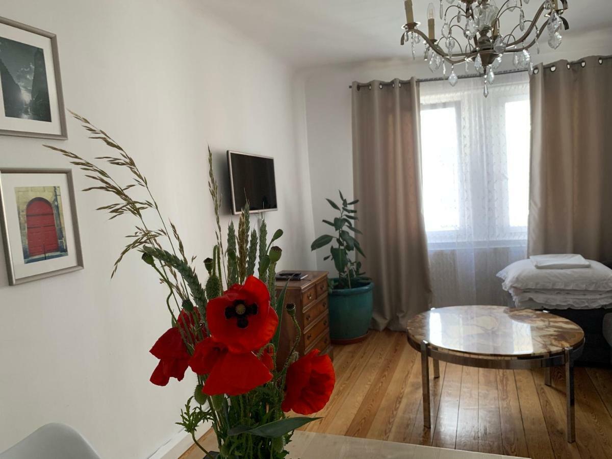 West Apartment *